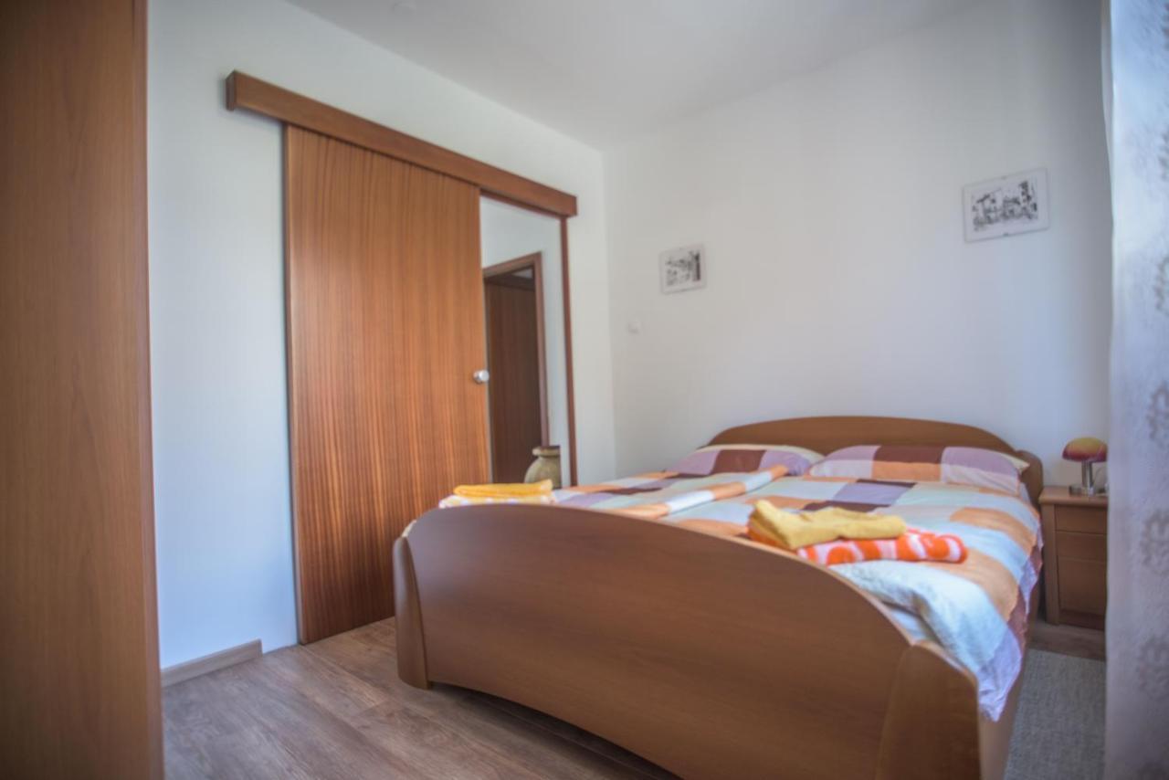 Apartman Marenic Cres Exterior foto