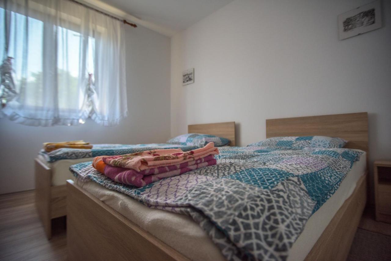 Apartman Marenic Cres Exterior foto